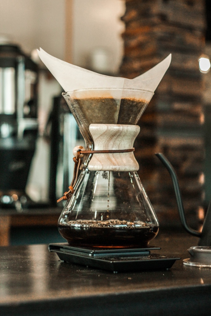 Quali sono le differenze tra il caffè filtrato preparato con un filtro di  tela, di metallo o di carta? :: Green Plantation