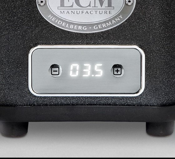 Chi tiết màn hình hiển thị của máy pha cà phê ECM S-Automatik 64, than antraxit