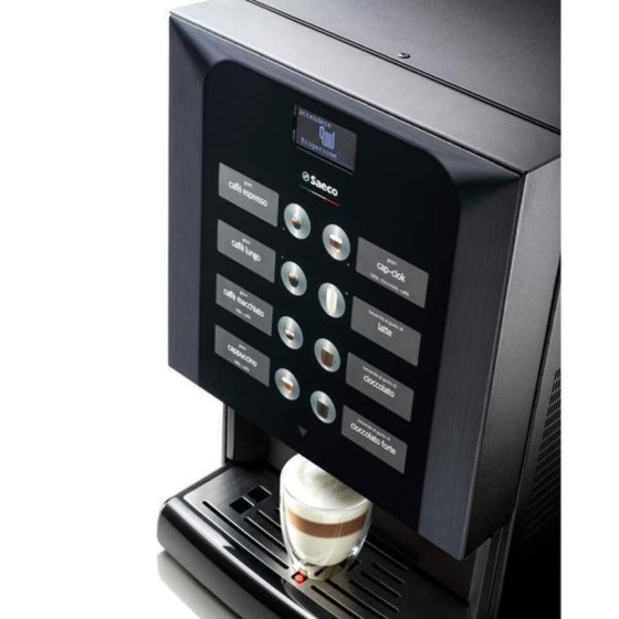 Máy pha cà phê Saeco Imperautomatika với một tách cà phê